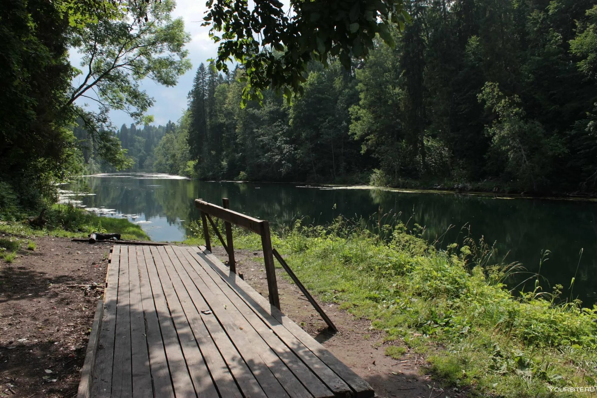 Радоновые озера в Лопухинке. Экотропа радоновые озера у деревни Лопухинка. Радоновые озёра в Ленинградской области Лопухинка. Лопухинка Ломоносовский район Радоновое озеро.