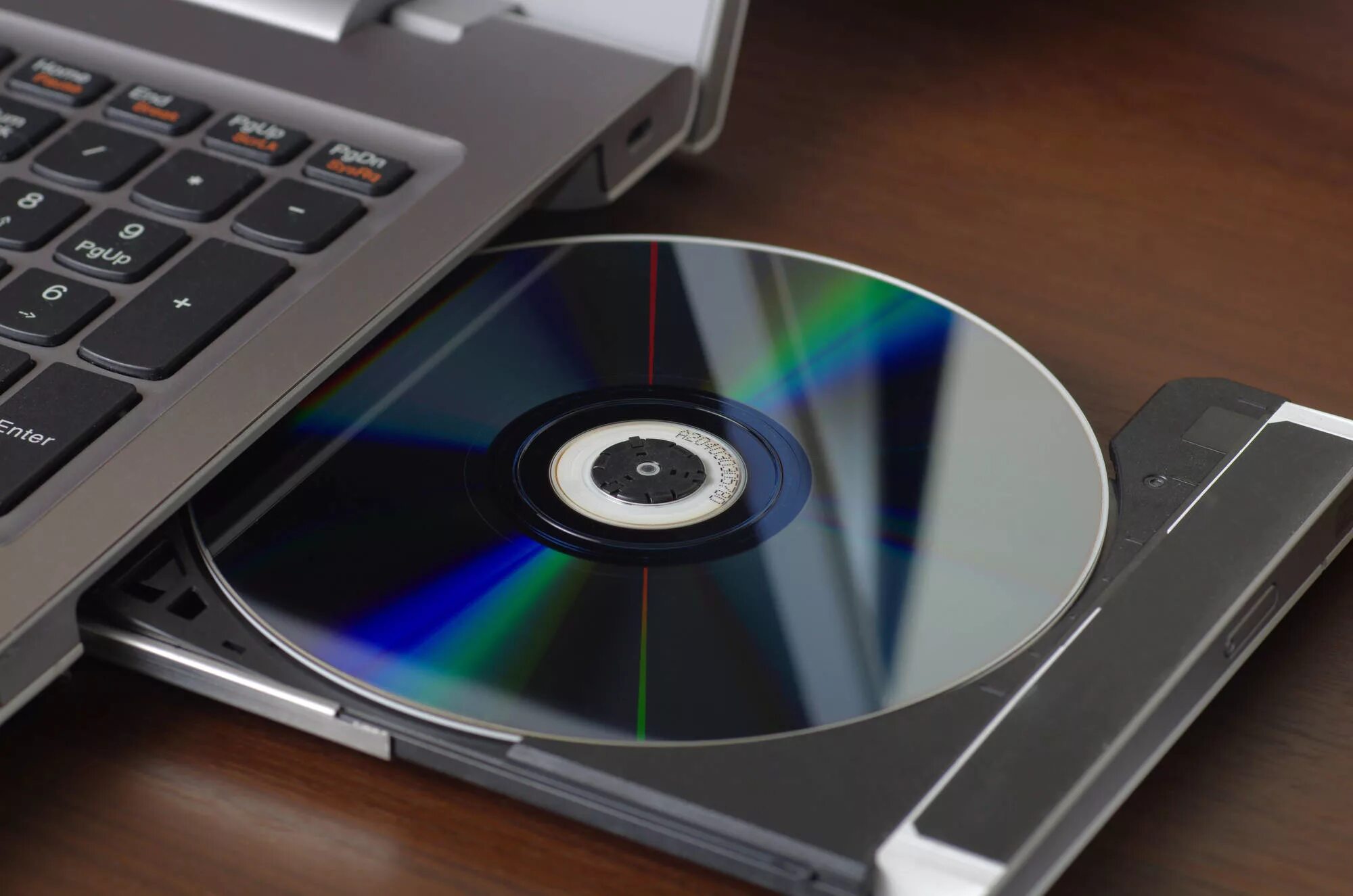 Лазерный диск информация. Cd - compact disk (компакт диск). cd (compact disc) — оптический носитель. сд двд. оптические лазерные диски.