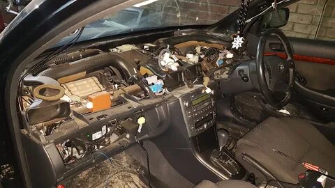 Тойота авенсис снять панель