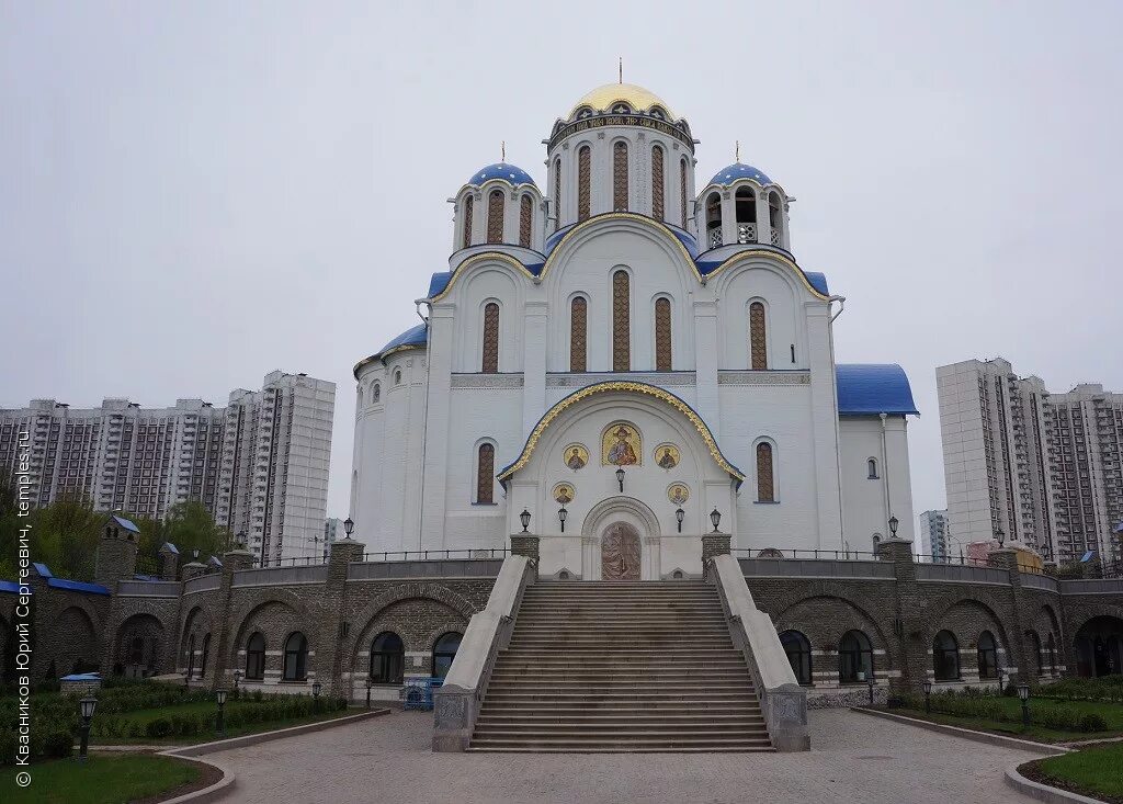 Суд ясенево. Храм Покрова Пресвятой Богородицы в Ясенево. Храм Покрова Пресвятой Богородицы в Ясеневе. Храм на Айвазовского в Ясенево. Храм в Ясенево в храме Покрова Пресвятой Богородицы.