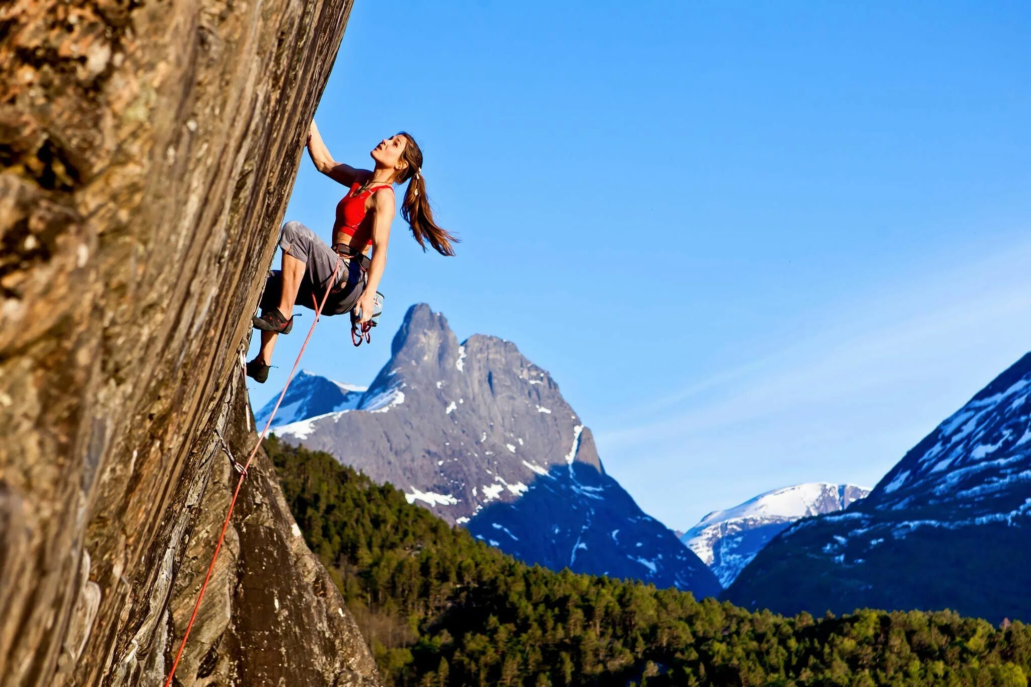 Climb up high. Гора и скалолаз. Rock Climbing — скалолазание. Скалолазание девушка гора. Альпинист Норвегия.