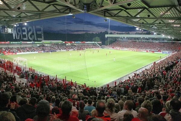 Стадион 85. АН дер Альтен Фёрстерай стадион. Стадион Унион Берлин. Stadion an der alten Försterei стадион. Стадион ФК Унион.