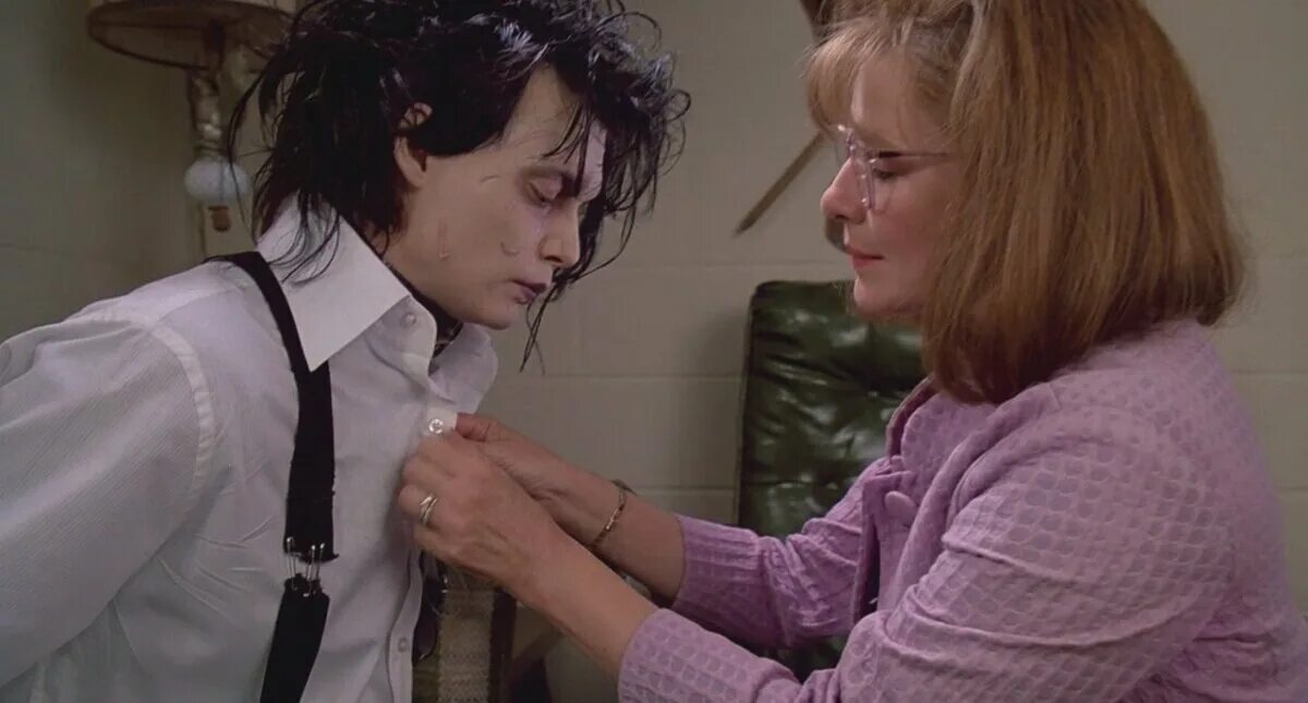 Джонни депп в фильме эдвард руки-ножницы. Edward scissorhands 1990. Руки ножницы видео. Джонни депп эдвард руки ножницы. Эдвард руки-ножницы фильм 1990.
