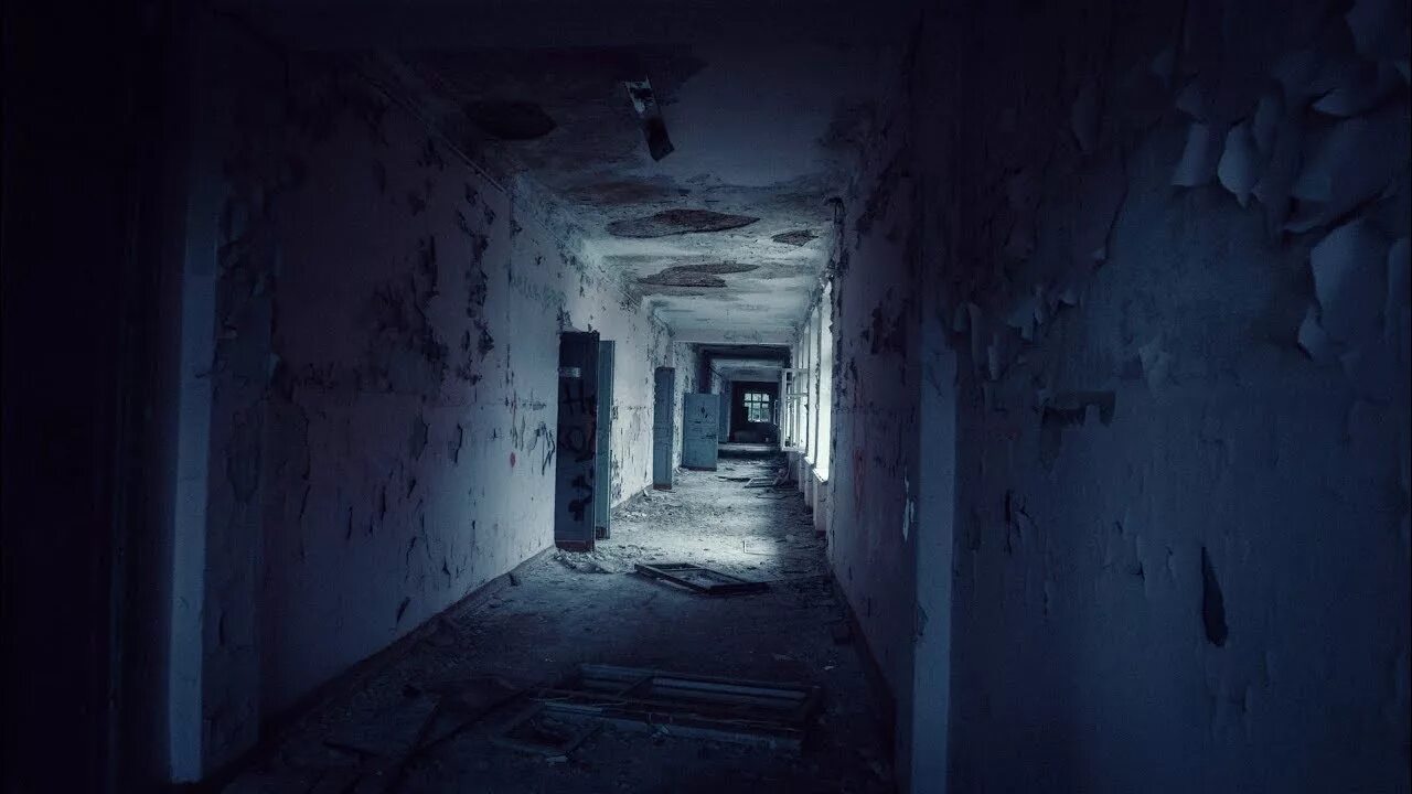 15 Eerie Photographs of Dark, Abandoned, Decaying Rooms Photography series, Dark