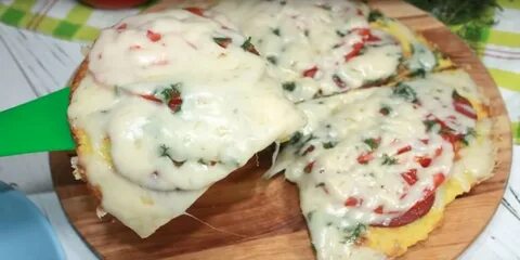 Пицца из кабачков колбасы помидор
