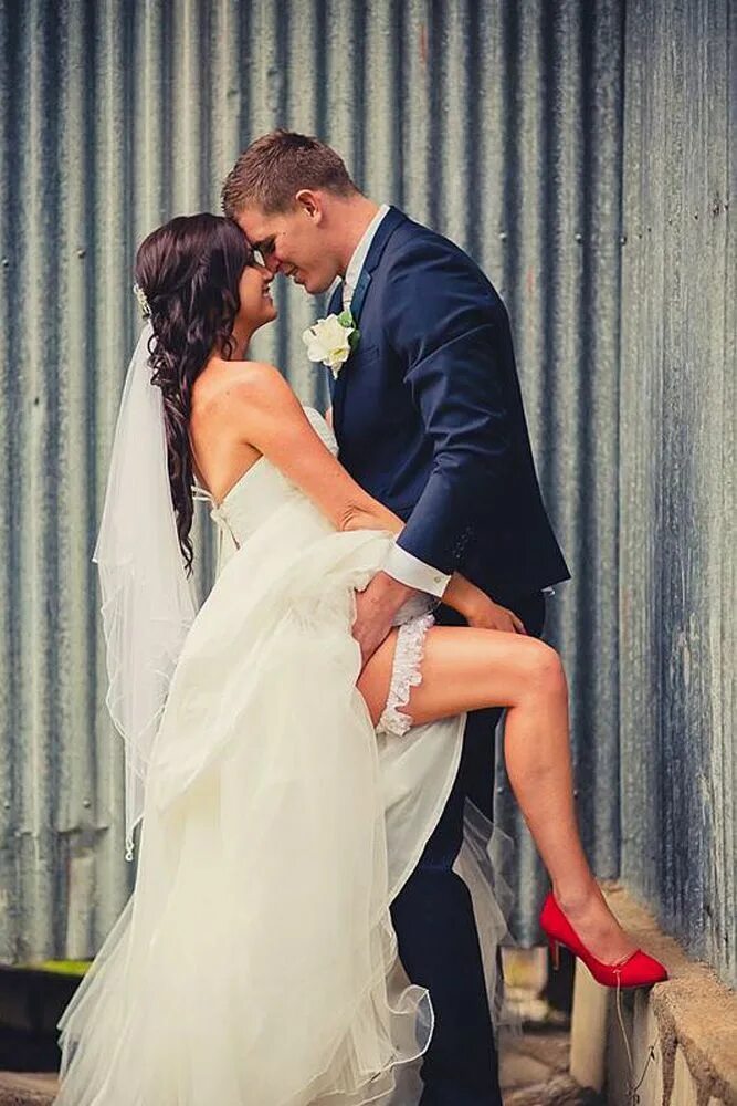 Измена невесты на свадьбе. Невеста изменяет на свадьбе. Свадьба прикол. Открытый брак. Невеста изменила на свадьбе.