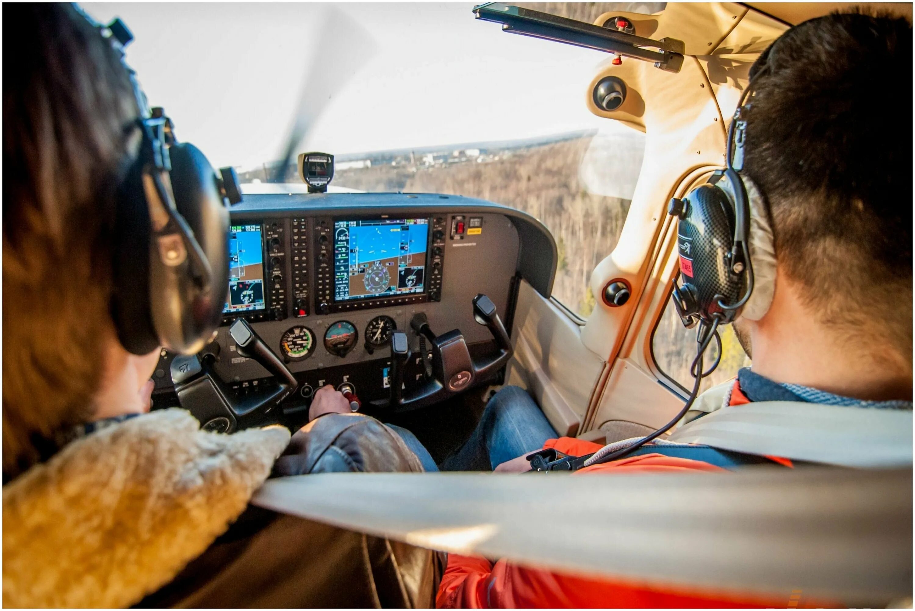 Система управления самолетом. Aer lingus женщины пилоты. Пилот инструктор боинг 737. Экипаж airbus a320. Штурвал боинга 737.