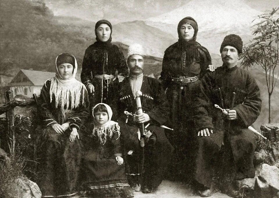 Карачаевцы это. .Караимы Карачаевцы. Аланы Карачаевцы и балкарцы. Аланы Карачаевцы. Дудовы Карачаевцы.
