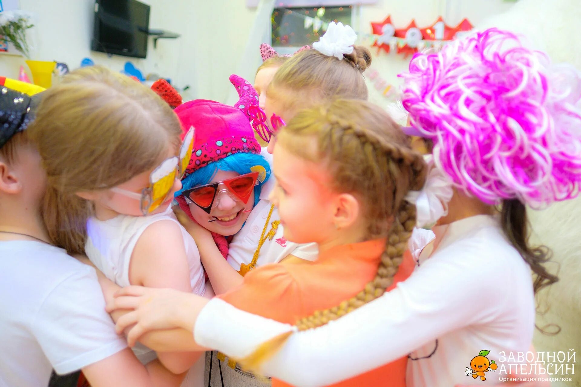 Вечеринка для детей. Аниматоры в класс. Аниматоры поролоновое шоу. День рождения - детский праздник. Детский выпускной.