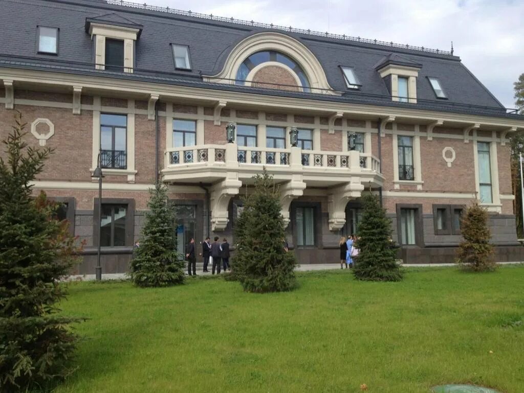 Дом официальных приемов. Резиденция президента в Ново-Огарево. Огарево резиденция Путина. Усово резиденция Путина.