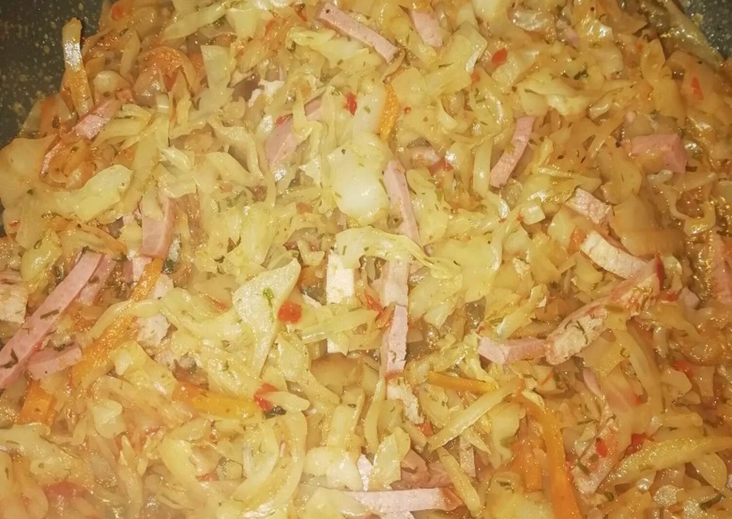 Капуста с тмином. Тушеная капуста со сметаной. Тушеная капуста со сметаной. Тушеная капуста со сметаной рецепт. Тушеная капуста со сметаной.