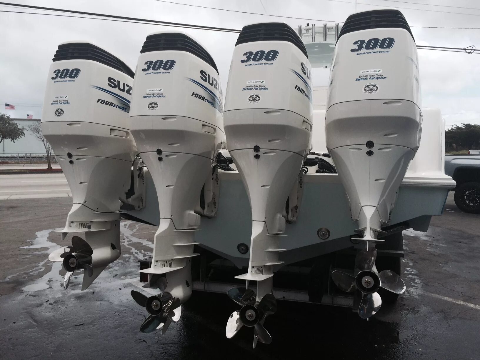 4 v8. Ямаха 450 лодочный мотор. Лодочный мотор honda bf60. Лодочный мотор evinrude 150 л. Самый мощный подвесной мотор для лодки.