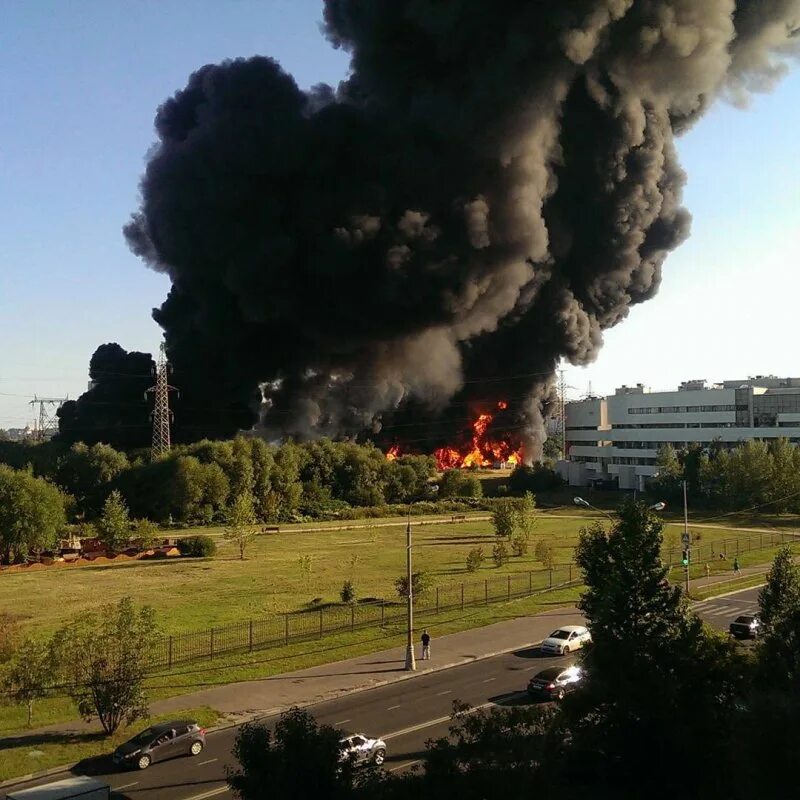 Взрыв в марьино в москва реке. Пожар в марьино сегодня. Что происходит в марьино сейчас. Пожар в люблино сегодня. Пожар в марьино 01.