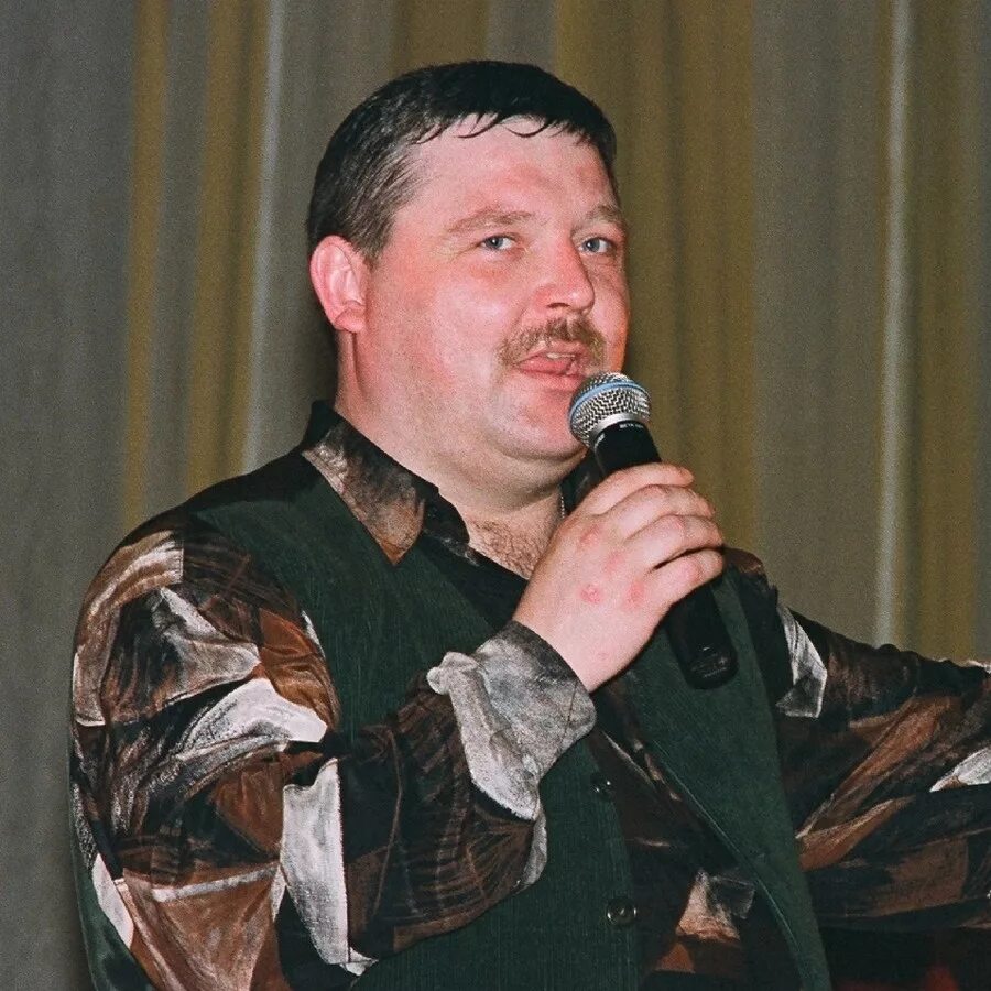 Круг фото. Михаил круг. Шансонье Михаил круг. Круг Михаил вокалист. Михаил круг фото.