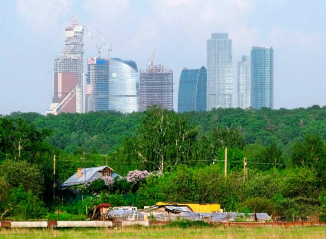 Где город деревня. Хорошево Мневники Терехово. Вид на Москву Сити с Терехово. Вид из Терехово на Москва Сити. Терехово на фоне Москва Сити.