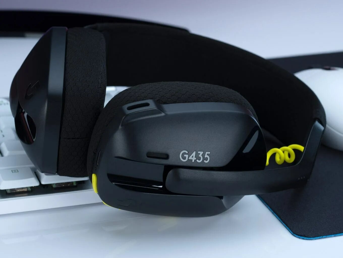 Как понять что наушники logitech g435 зарядились. Наушники лоджитек g435. беспроводные наушники logitech g435. logitech g g435. игровые наушники logitech g435.