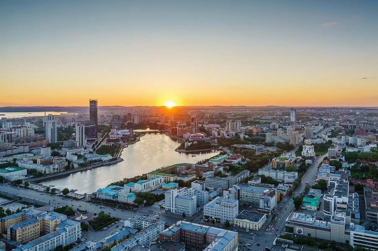 Екатеринбург сити. Фото остановок в екатеринбурге. Екатеринбург плохой город. Екатеринбург стал хуже. Главная площадь екатеринбурга.