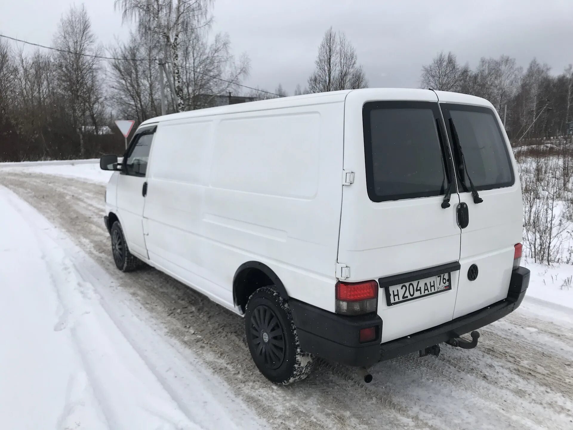 Авито транспортер в крае. Фольксваген Транспортер 2006 года дизель. Белый Volkswagen Transporter t4 Лонг тонированный. Фольксваген т4 фургон черный матовый. Transporter 2003 белый.