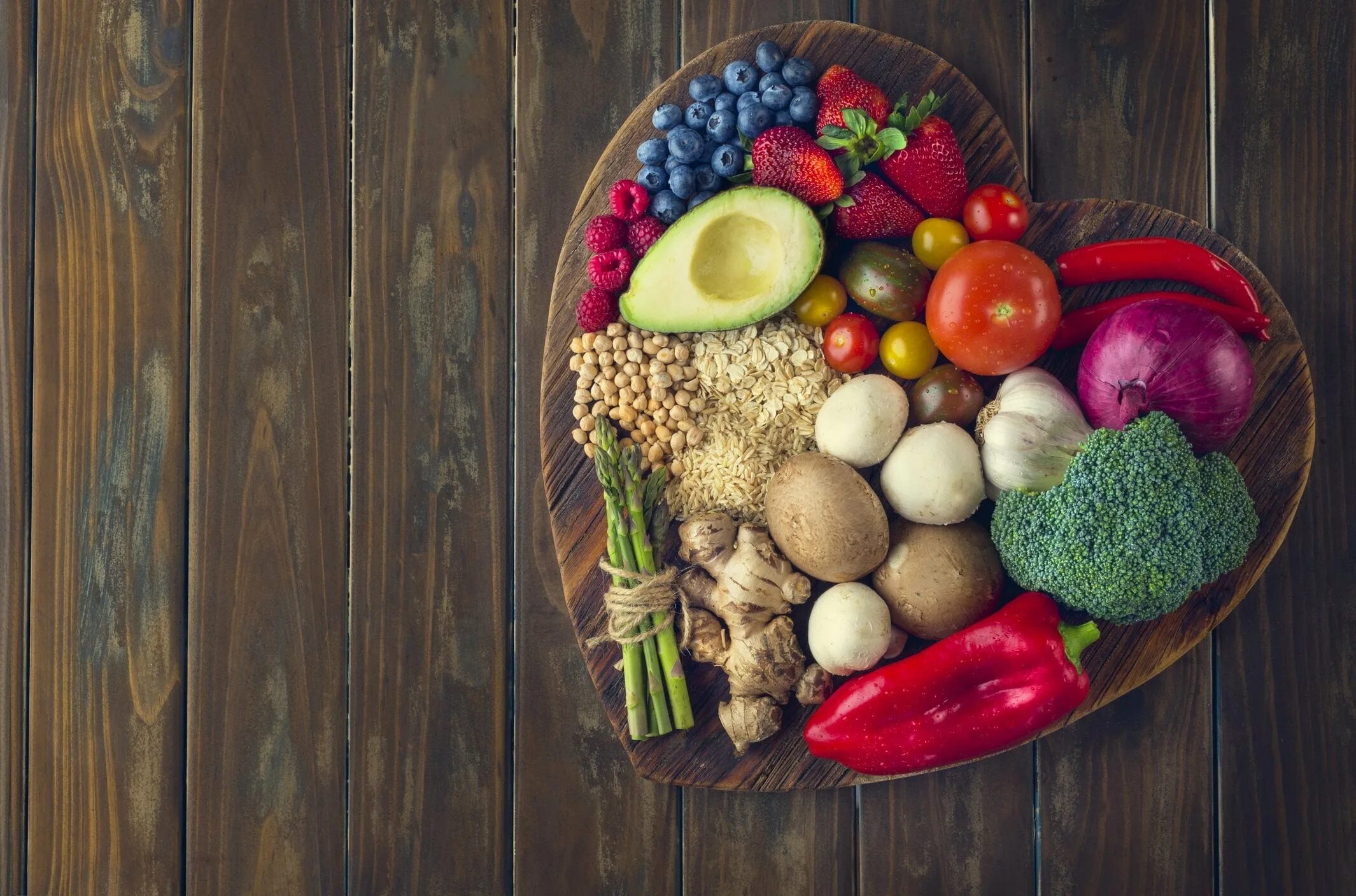 Be better food. Овощи и фрукты. Фрукты овощи орехи. Овощи фрукты на деревянном фоне. Фрукты на деревянном фоне.
