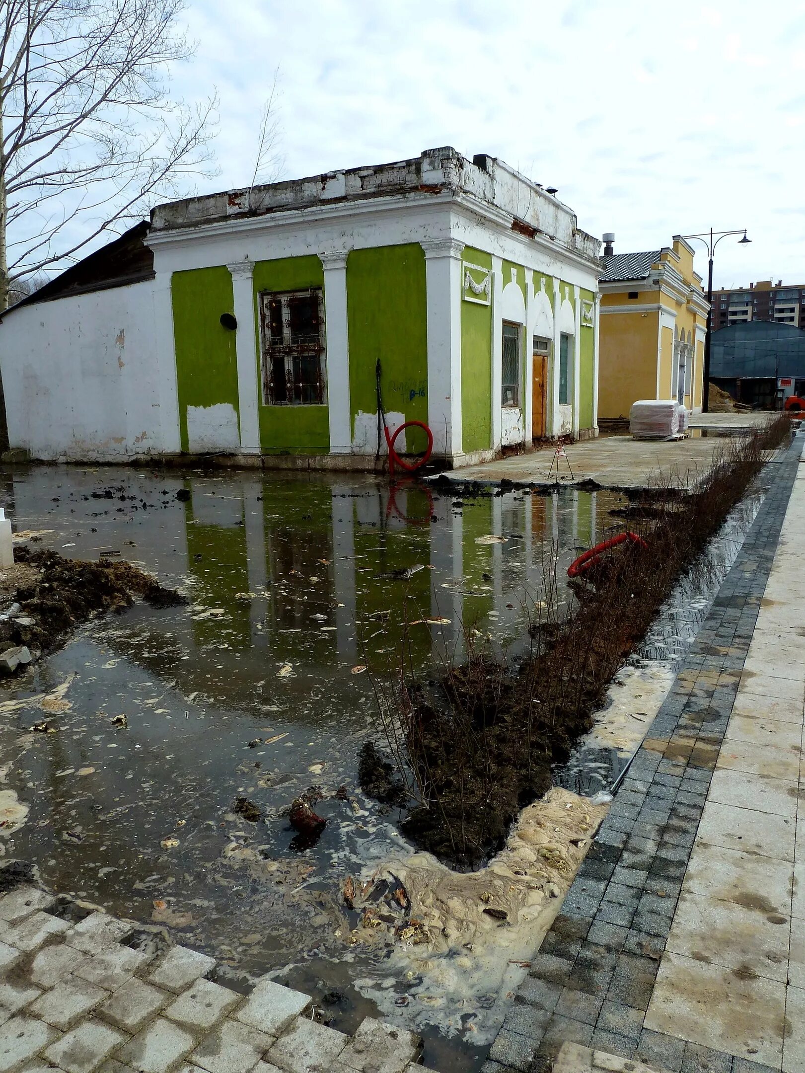 Паводок 2024 рязань на сегодня. Затопило торговый городок Рязань 2023. Торговый городок Рязань 2023. Торговый городок Рязань апрель 2023 затопило. Торговый городок Рязань затопило.