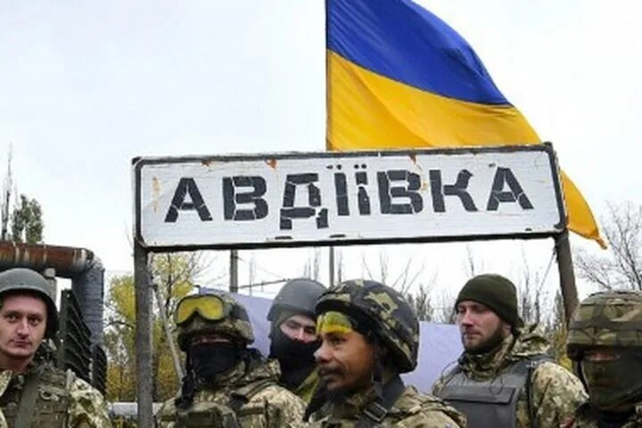 Украина предложила россию. Солдат с флагом Украины. Российский солдат с флагом на Украине. Флаг Израиля и Украины.