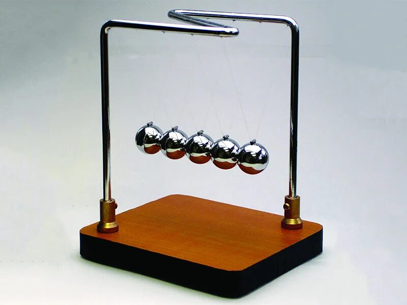 Приборы ньютона. Маятник Ньютона Импульс. Прибор для демонстрации закона сохранения импульса. Прибор для демонстрации резонанса маятников. Физический прибор с шариками.