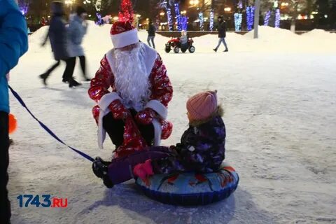 Дед мороз раздал 200 конфет
