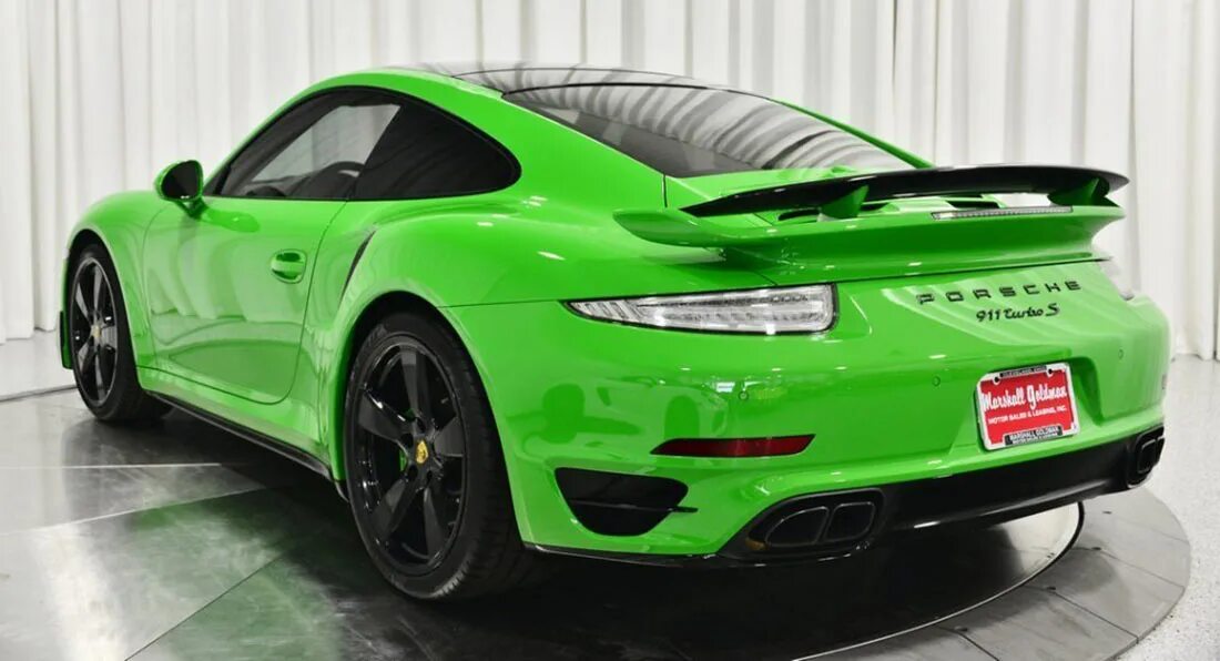 Viper green. Porsche 911 Turbo Green. Porsche 911 Turbo s Lizard Green. Porsche 911 Turbo s Stinger зеленый. Порше 911 спидстер зеленый.