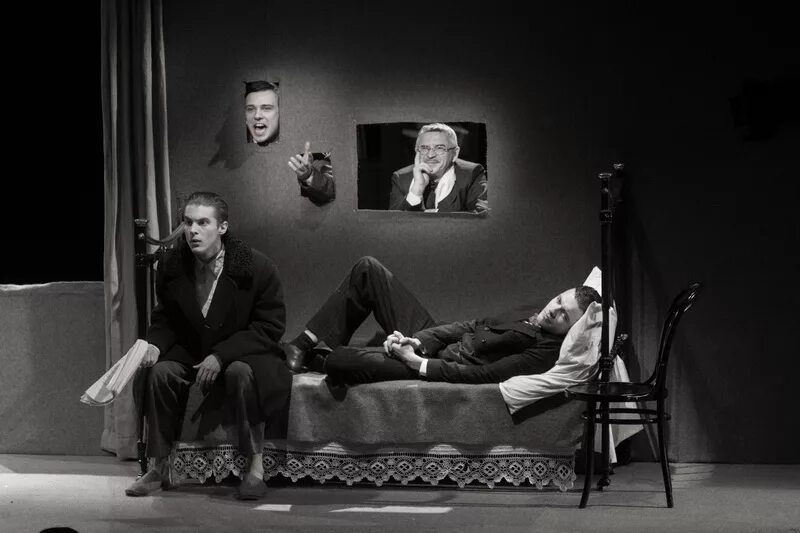 Записки покойника спектакль студия театрального искусства. Спектакль сергей женовач. Записки покойника спектакль студия театрального искусства. Иван янковский в студии театрального искусства. Записки покойника спектакль студия театрального искусства.