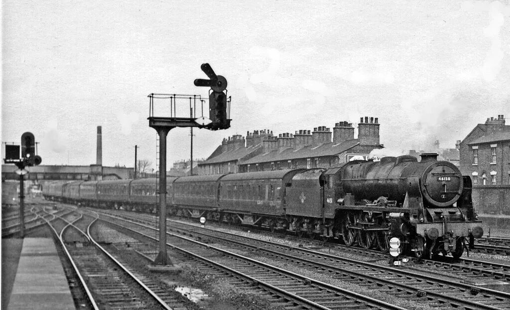 Паровоз-электростанция. Паровоз на берлин. Паровоз 18 века. Идти с вилами на паровоз 6 букв. Паровозы дикого запада бетси.