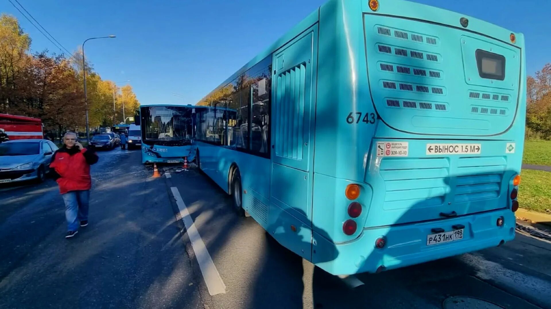 Автобус в питере врезался в столб. Дтп с автобусом в санкт петербурге. Автобус наехал на столб в санкт петербурге. Авария автобус ленинский проспект. Дтп с автобусом в санкт петербурге.