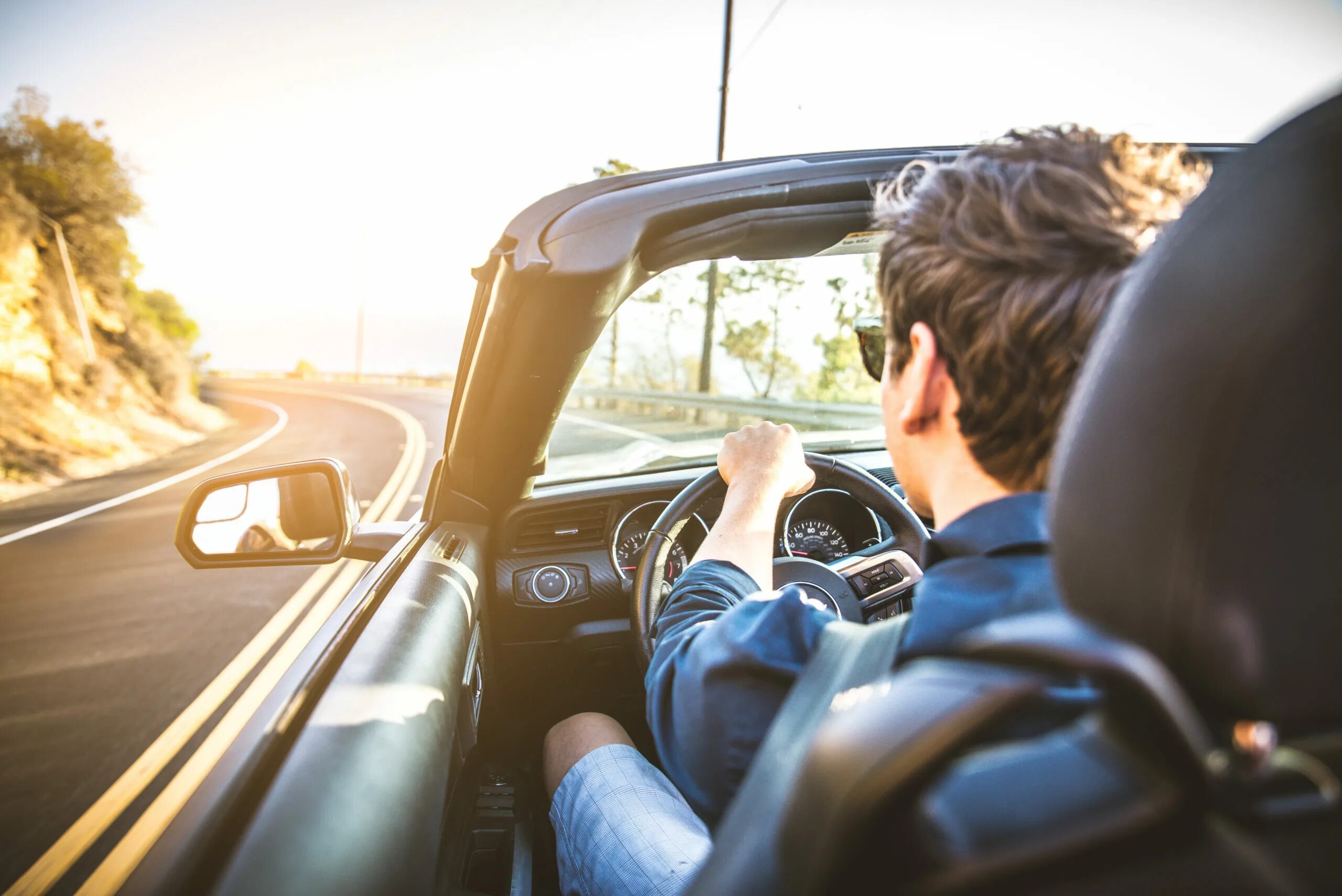 Best car to drive. Парень за рулем. Парень на авто. Мужчина в машине. Парень в кабриолете.