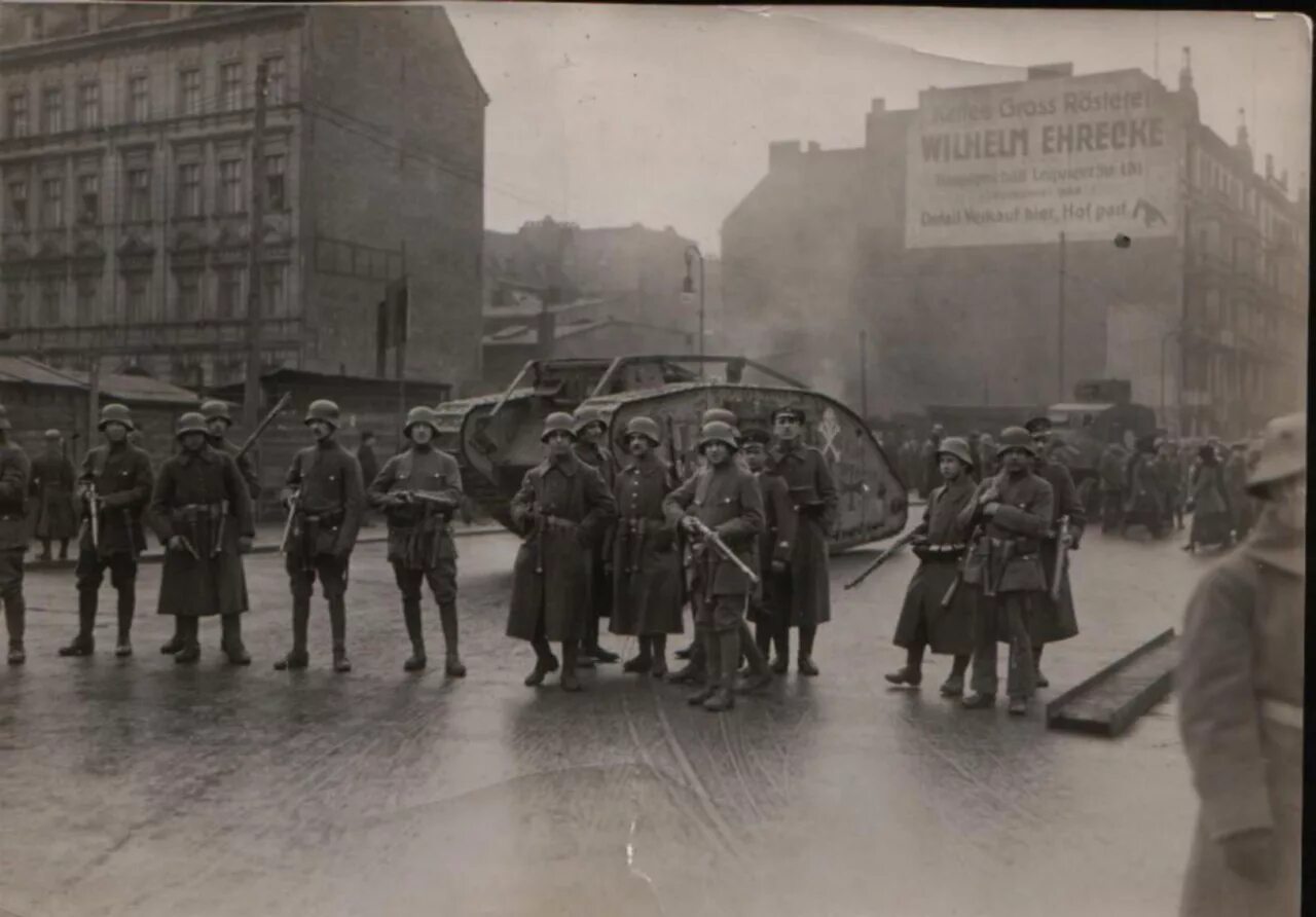 Веймарская республика 1919 1933. Веймарская республика 1919 1933. Провозглашение веймарской республики. Веймарская республика 1919 1933. 1919 1933 веймарская республика.