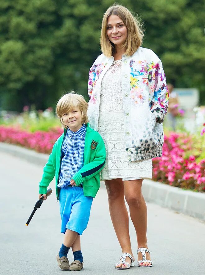 Вячеслав лисневский. Николай иванов актер с женой. Александра флоринская и сергей горобченко. Сколько детей у ивановых. Сколько детей у ивановых.