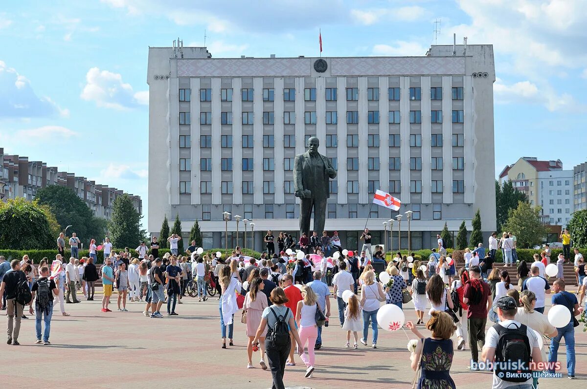 Бобруйск ночью. Бобруйск площадь ленина. бобруйск город в белоруссии. главная площадь в бобруйске. бобруйск центр города.