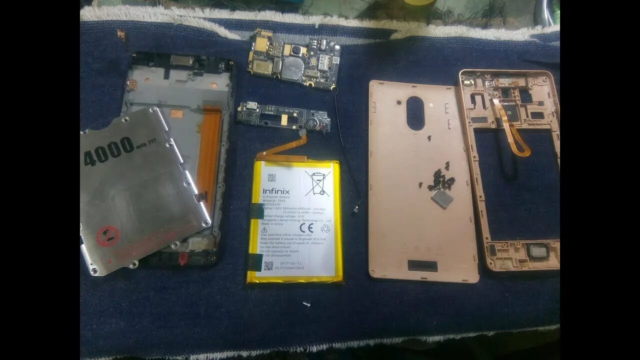 Как вынуть аккумулятор из смартфона. Infinix note 11s плата. Стекло на телефон нокиа 3. Самсунг а 11 разбитый. Замена стекла айфон.