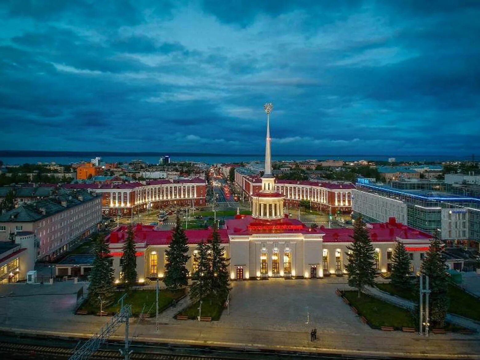 Петрозаводск экскурсии на день. Петрозаводск. Карелия Петрозаводск. Петрозаводск обзорная экскурсия по городу. Столица Петрозаводск.