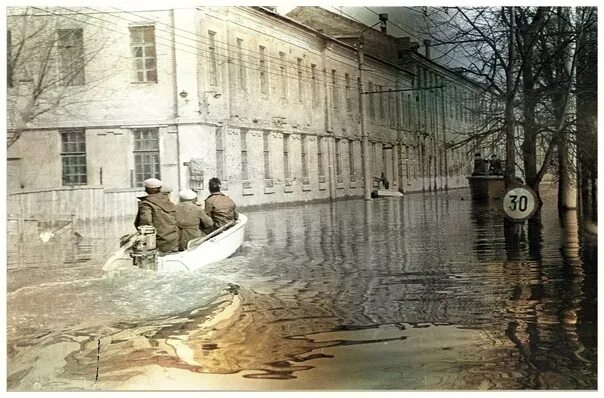 Разлив оки 2024 в калуге. Разлив Оки в Калуге 1970. Павлово разлив Оки. Разлив на Оке 1970. Разлив Оки в Калуге 1970 фото.