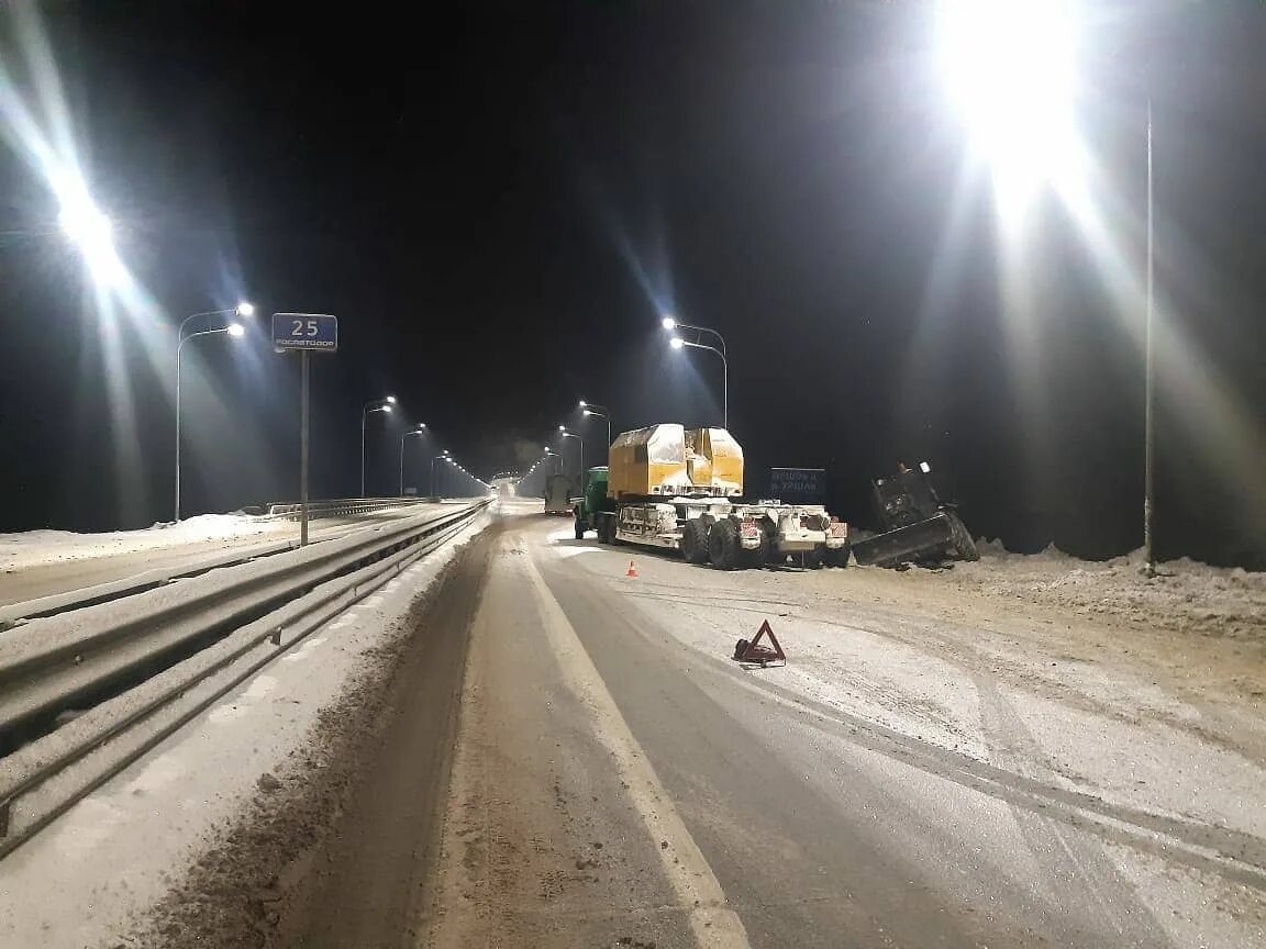 Авария вчера на трассе УФ. ДТП С трактором в Шаховском округе.