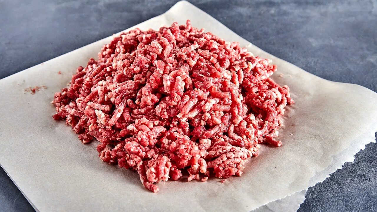 Что надо чтобы фарш был сочным. Фарш. мясной фарш. фарш говяжий. мясо фарш.