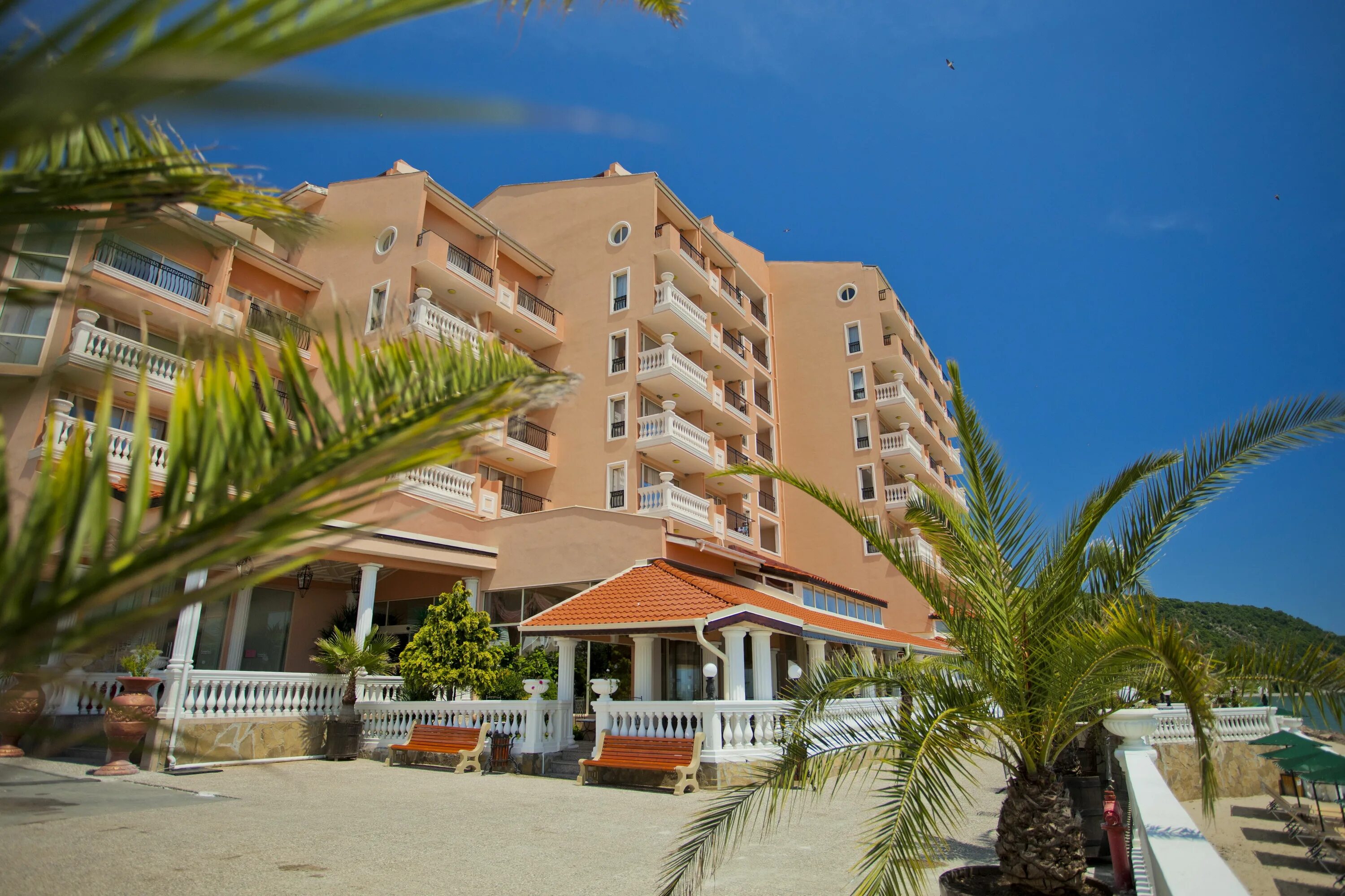 Royal park курорт елените. Royal bay болгария. Роял парк болгария. Royal bay. Royal bay.