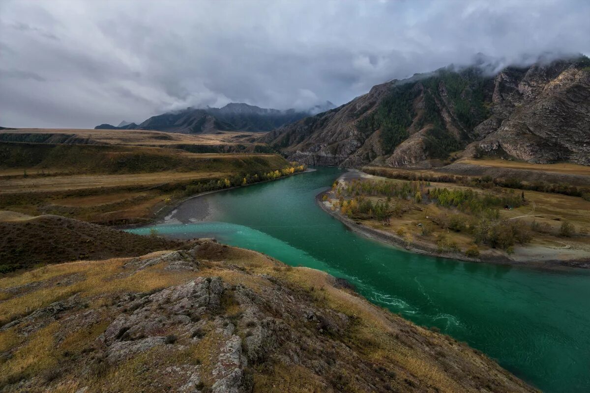 Белухе река река аккем. Континентальный климат алтайского края. Гора белуха климат. Алтайские горы летом. Кучерлинское озеро летом температура.