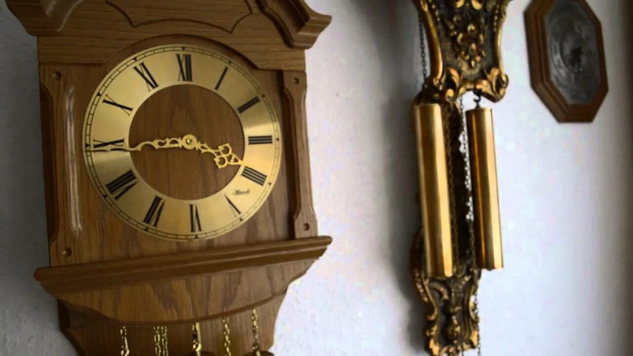 Как настроить бой часов. Часы с четвертным боем Hermle. Franz Hermle часы напольные. Часы каминные четвертные ОЧЗ. Часы Franz Hermle каминные.
