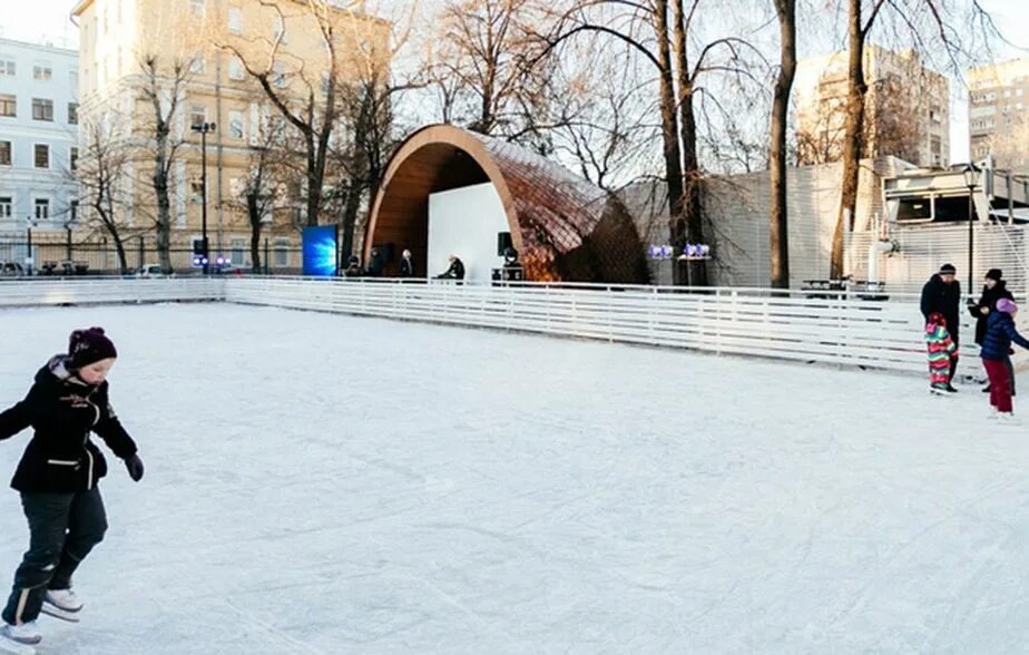 Каток баумана купить билет. Сад Баумана в Москве каток. Парк имени Баумана каток. Сад имени Баумана каток. Каток в саду имени Баумана, Москва.