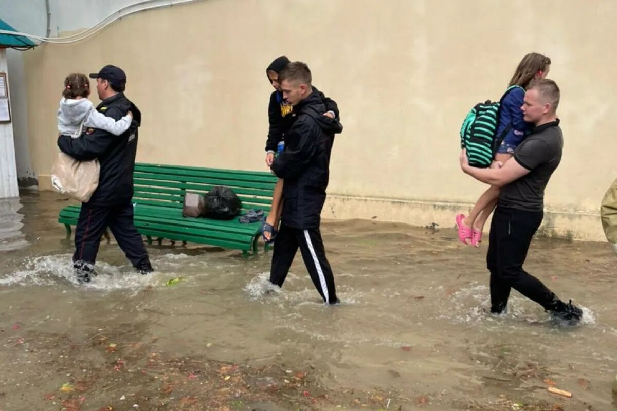Анапа эвакуация. Эвакуация в анапе. Эвакуация в анапе. Эвакуация в анапе. Садик светлячок анапа.