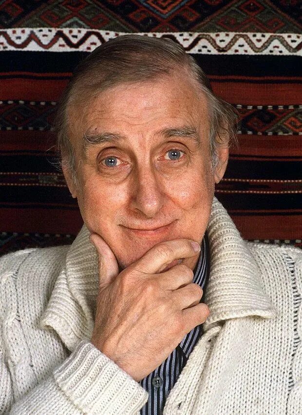 Спайк миллиган фото. Спайк миллиган. Спайк миллиган книги. Spike milligan. Спайк миллиган обжора.