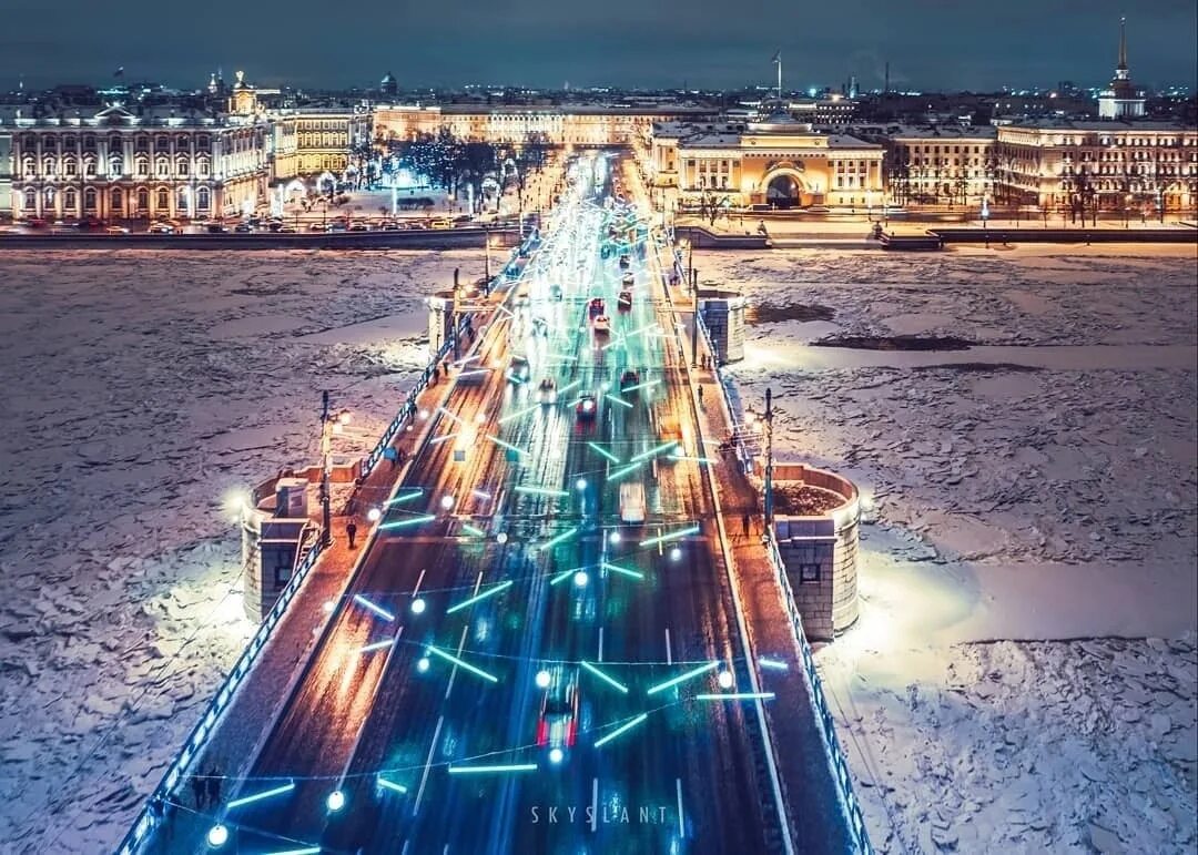 Покажи видео санкт петербурга. Дворцовый мост в санкт-петербурге. дворцовый мост мост. дворцовый мост в санкт-петербурге 2025. дворцовый мост в санкт-петербурге украсили 2025.
