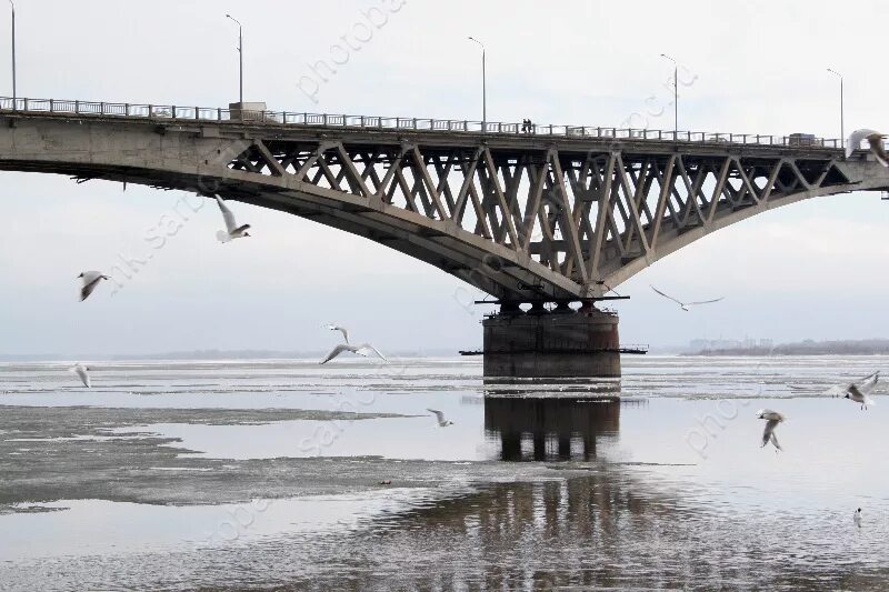 Саратовский мост с Энгельса. Саратовский мост весной. Волга весной Саратов. Камера мост энгельс