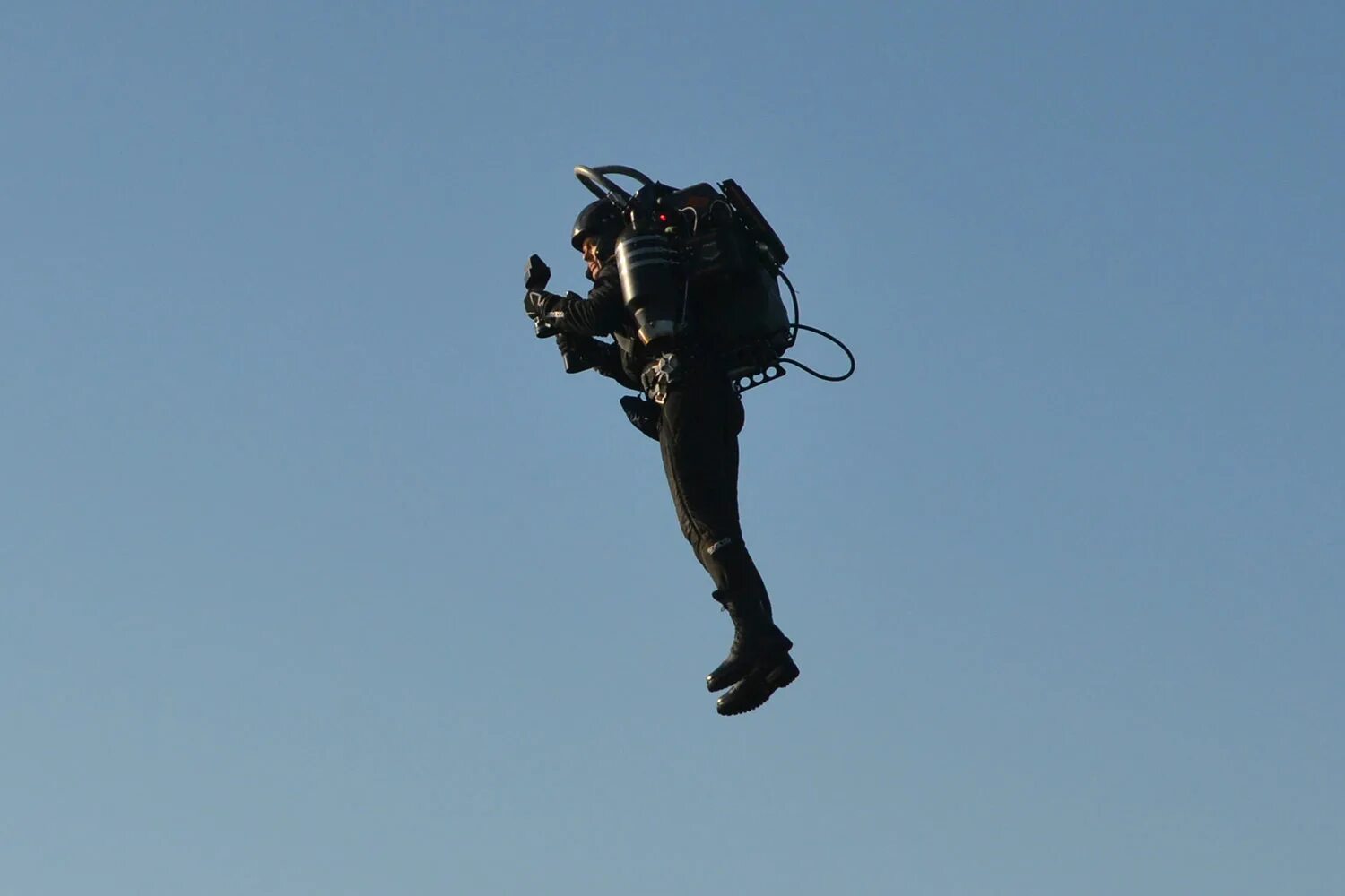 Включи летающий человек. Jetpack Aviation jb10. Gravity ДЖЕТПАК. Реактивный ранец ДЖЕТПАК. Jetpack летающий ранец.