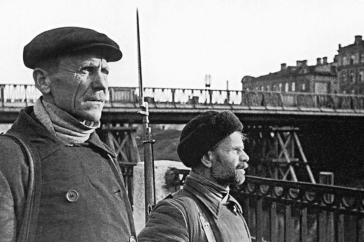 Защитники ленинграда в блокаду. Житель ленинграда 1941 1944. Голод в блокадном ленинграде. Ленинградская блокада 1941. Житель ленинграда 1941 1944.
